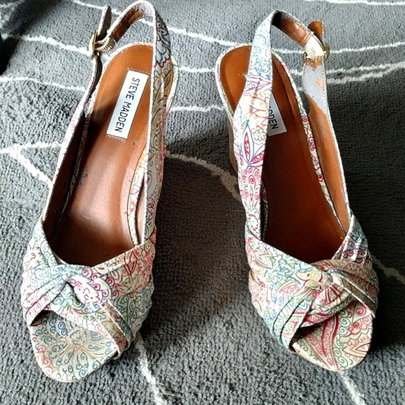 Steve Madden "Crest" Floral Paisley Peep Toe Cork Wede Sandals - Picture 8 of 16